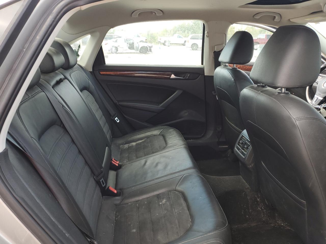 2013 Volkswagen Passat Sel VIN: 1VWCH7A39DC056768 Lot: 82265965