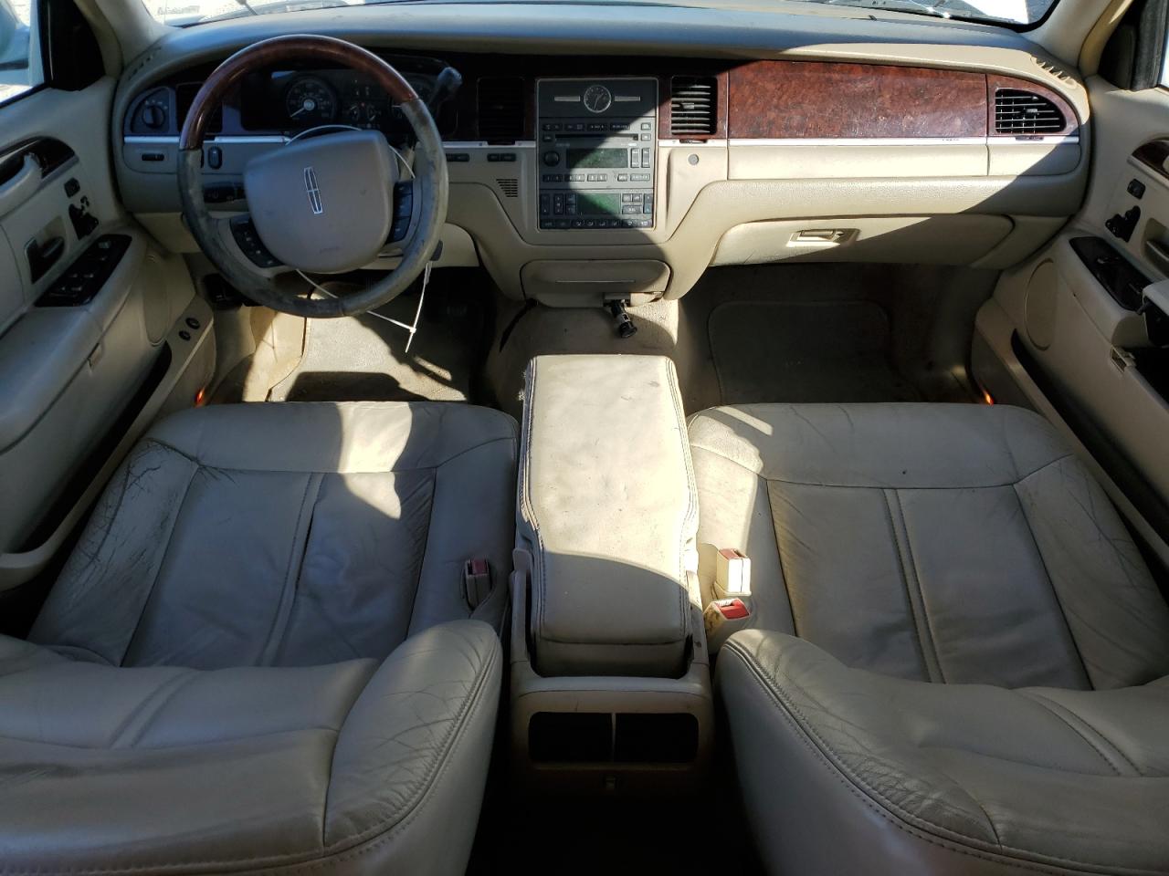 2007 Lincoln Town Car Signature Limited VIN: 1LNHM82W27Y615812 Lot: 82581205