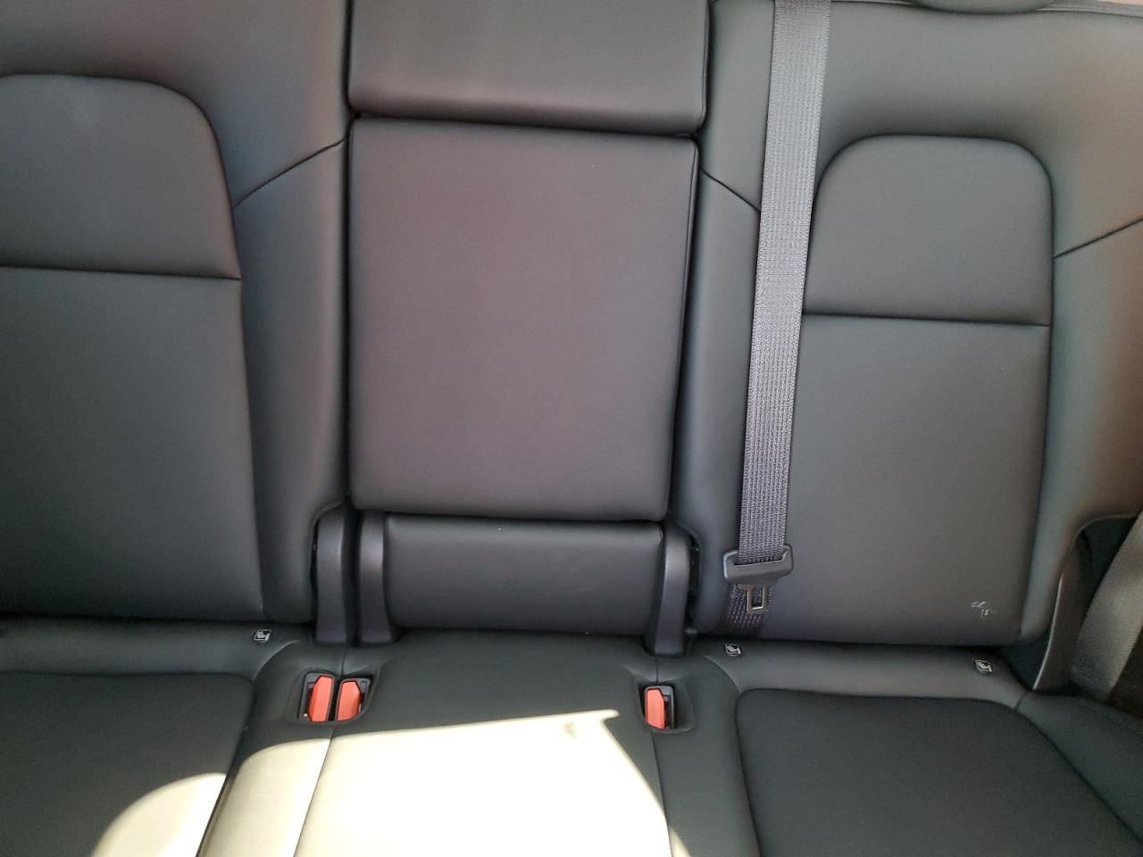 2024 Tesla Model Y VIN: 7SAYGDEE8RA277388 Lot: 81864655