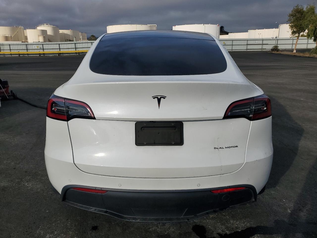 2022 Tesla Model Y VIN: 7SAYGDEE2NF370193 Lot: 89881945