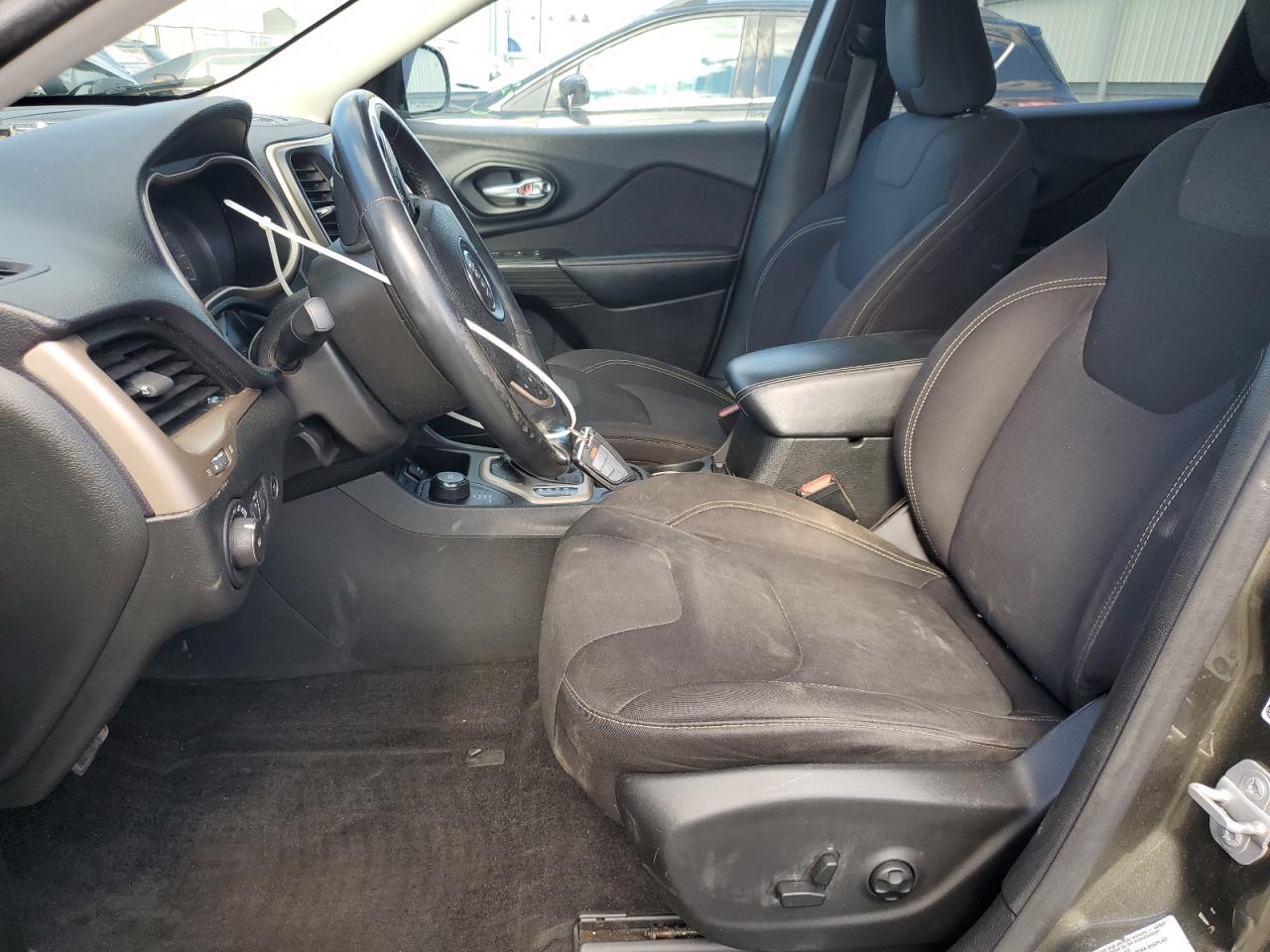 2015 Jeep Cherokee Latitude VIN: 1C4PJMCS9FW551890 Lot: 82387125