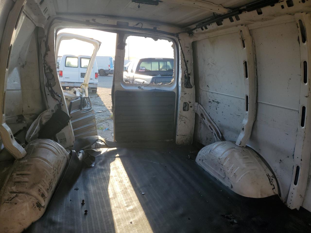 2020 Chevrolet Express G2500 VIN: 1GCWGAFG6L1259302 Lot: 84369485