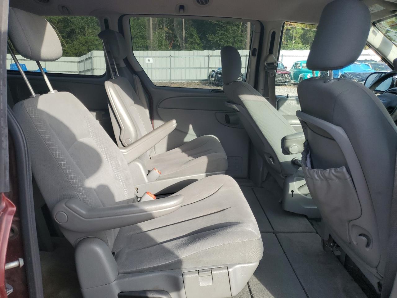 2007 Chrysler Town & Country Lx VIN: 2A4GP44R67R342122 Lot: 82306325