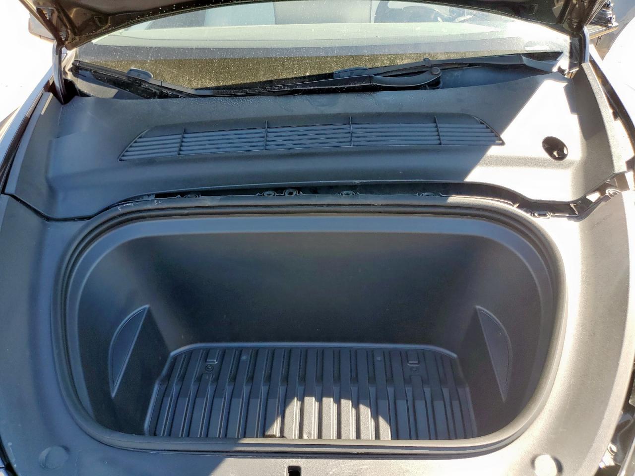 2023 Tesla Model Y VIN: 7SAYGDEEXPF609766 Lot: 85840595