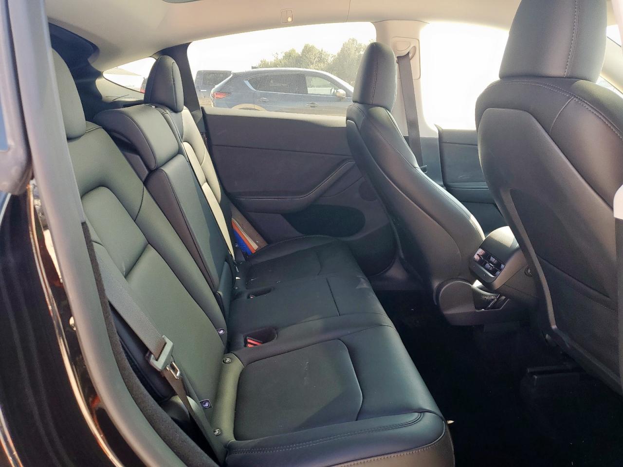 2024 Tesla Model Y VIN: 7SAYGDEE0RA325059 Lot: 89914575