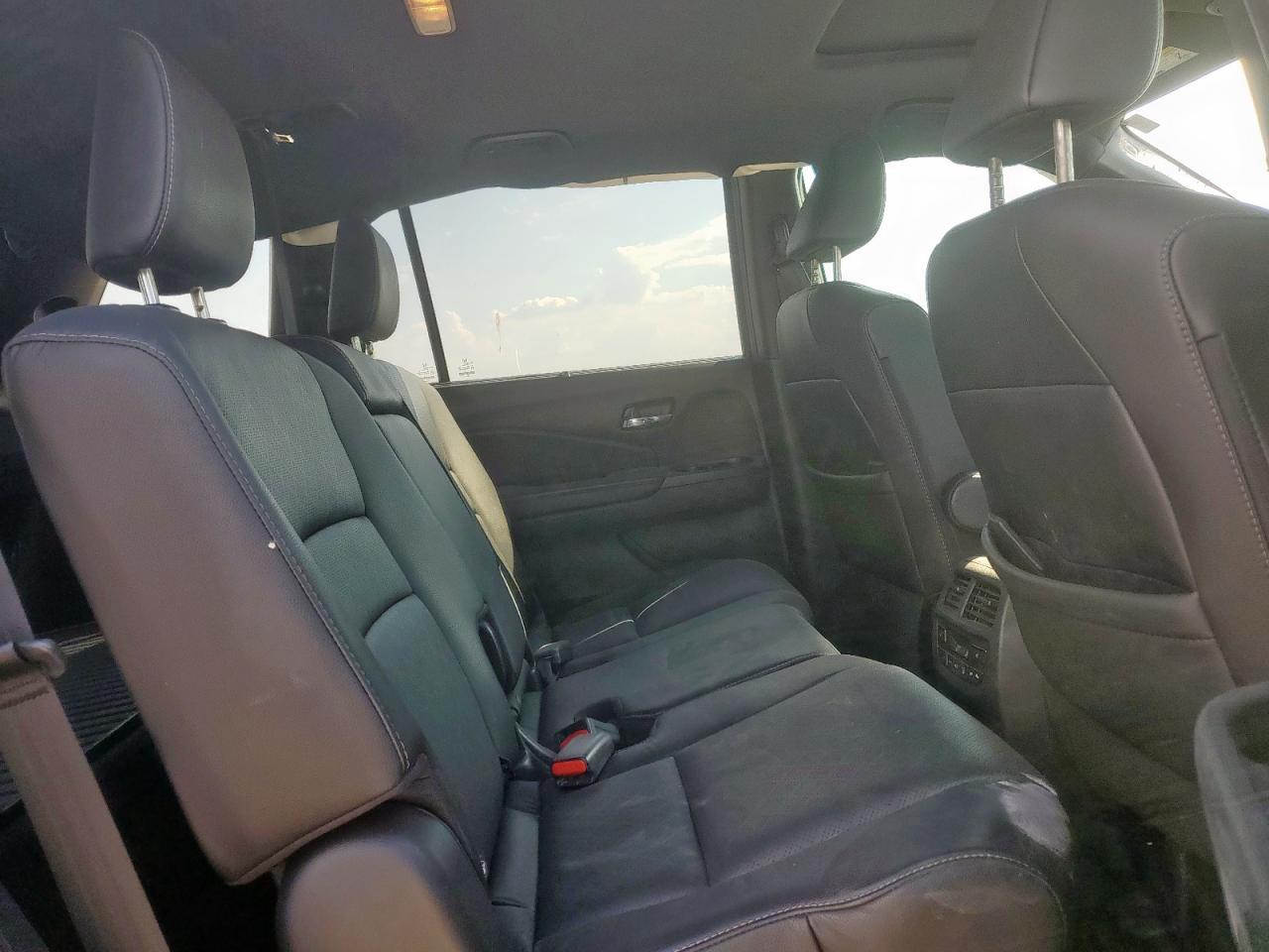 2021 Honda Passport Touring VIN: 5FNYF7H98MB010750 Lot: 82175355