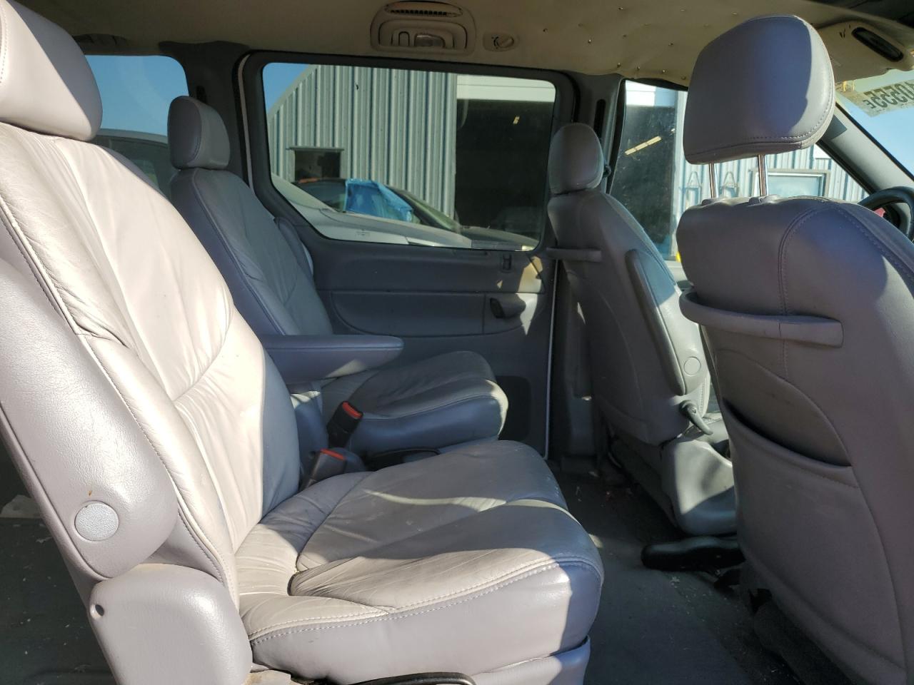 1998 Chrysler Town & Country Lxi VIN: 1C4GP64LXWB594126 Lot: 85910555