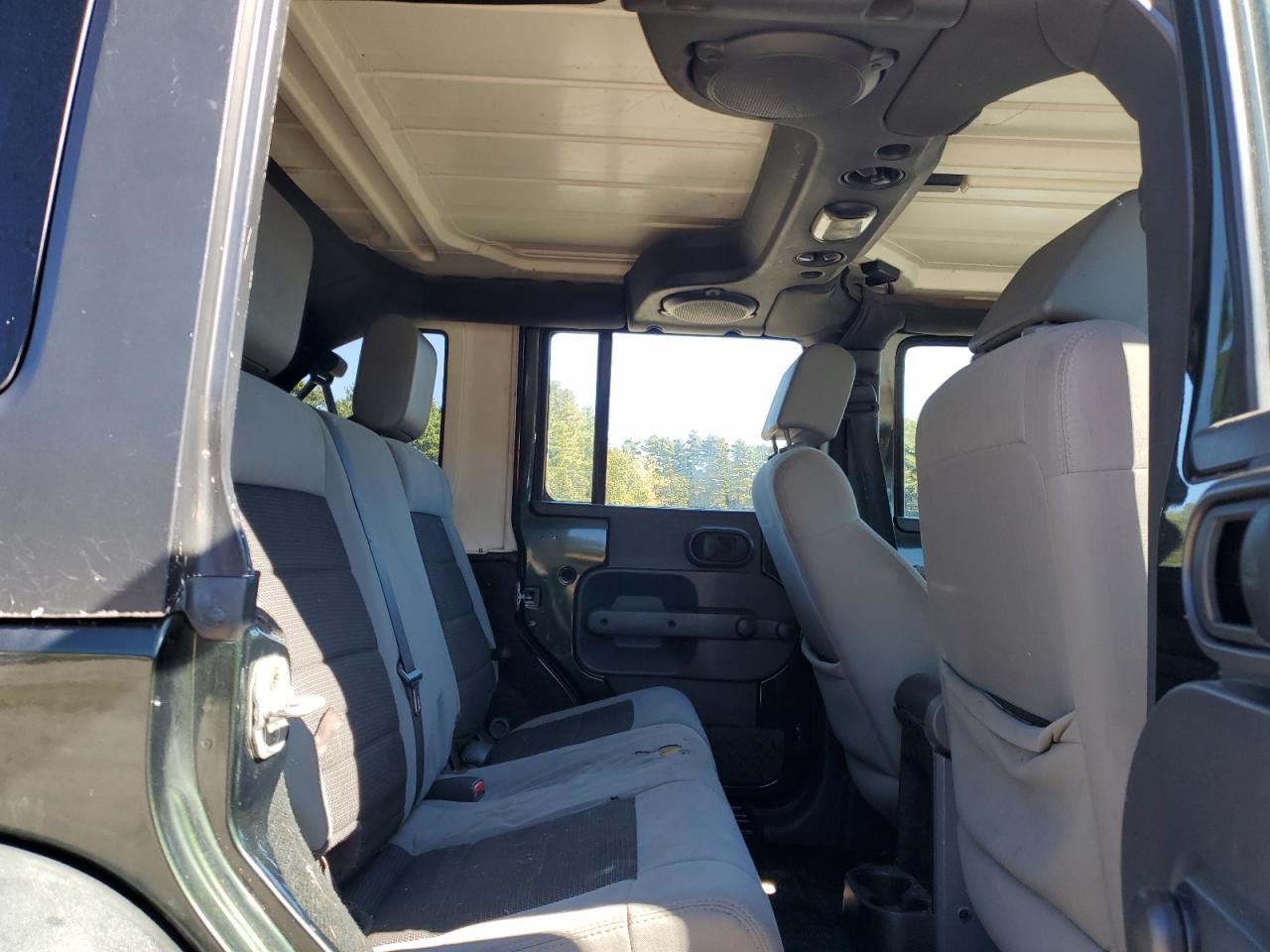 2010 Jeep Wrangler Unlimited Sport VIN: 1J4BA3H19AL212698 Lot: 85757125