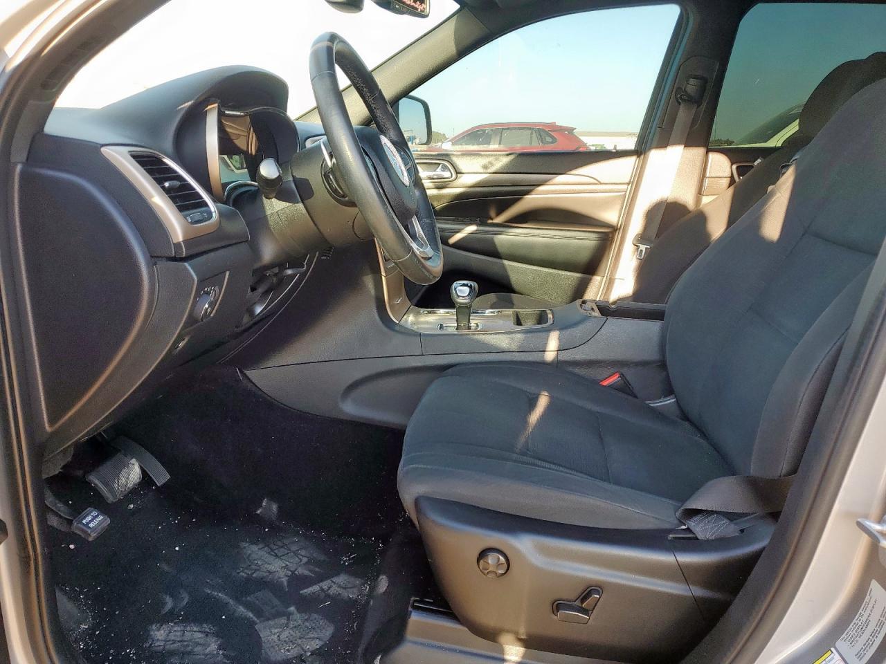 2015 Jeep Grand Cherokee Laredo VIN: 1C4RJEAG2FC915226 Lot: 85948165