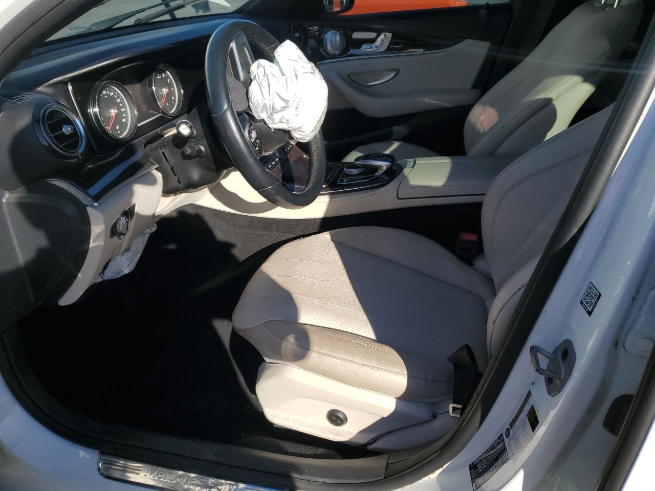 2019 Mercedes-Benz E 300 VIN: WDDZF4JB2KA518756 Lot: 82341005