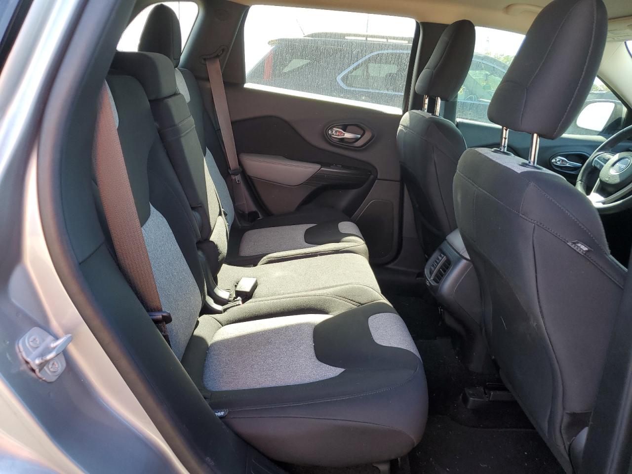 2014 Jeep Cherokee Latitude VIN: 1C4PJLCB2EW199566 Lot: 82206935