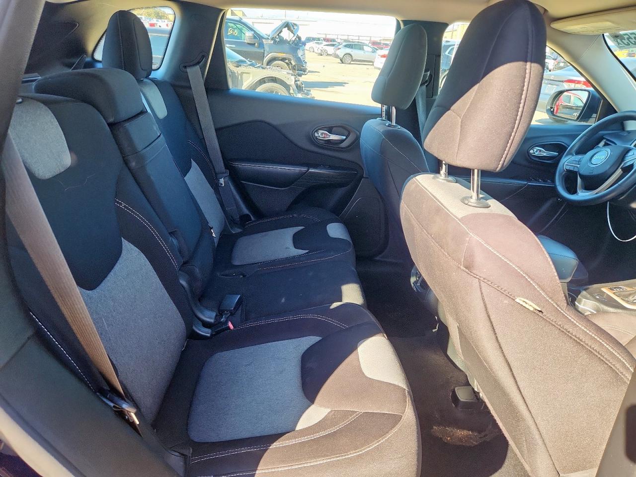 2015 Jeep Cherokee Sport VIN: 1C4PJLAB1FW612372 Lot: 85408555