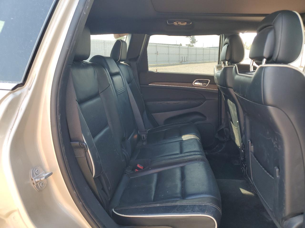 2015 Jeep Grand Cherokee Overland VIN: 1C4RJFCG4FC634600 Lot: 82426395