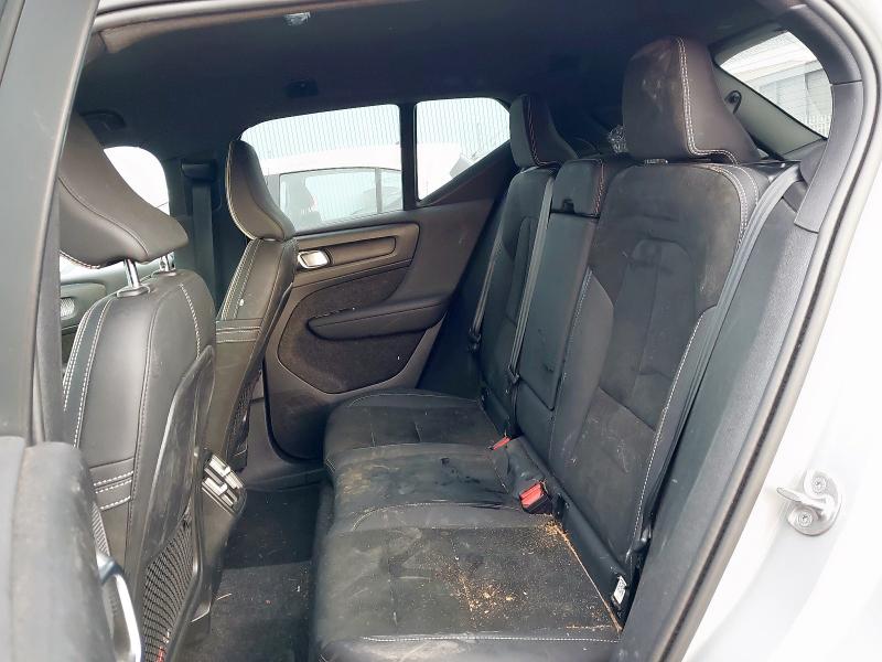 2024 VOLVO XC40 2.0 B3P PLUS DARK 5DR AUTO