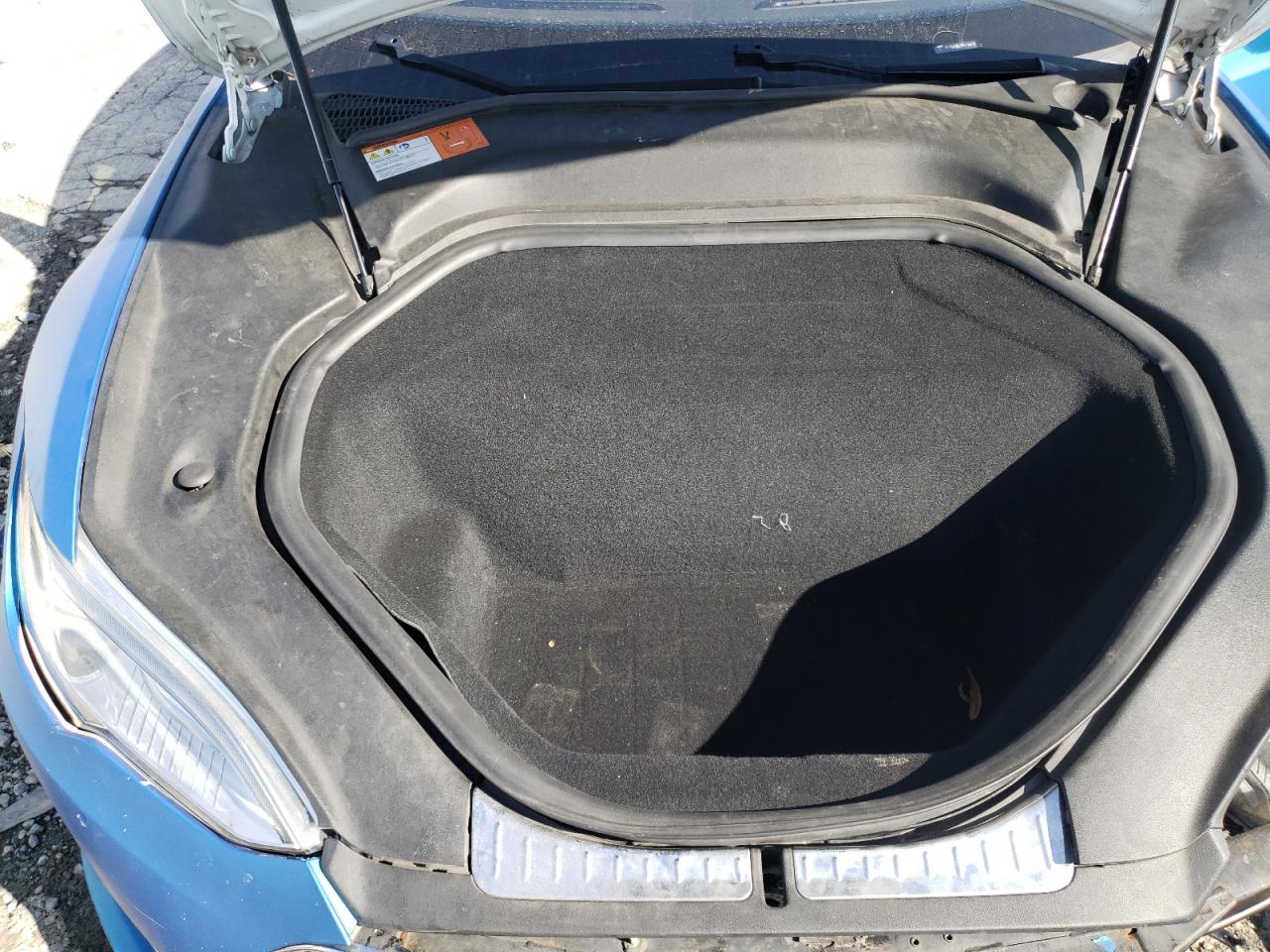 2015 Tesla Model S VIN: 5YJSA1E21FF118915 Lot: 85108965