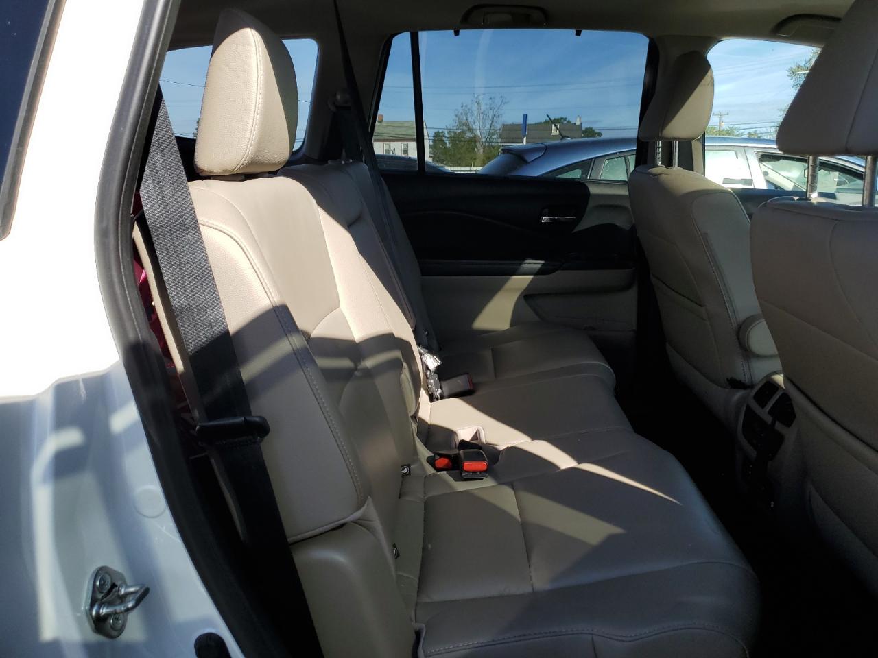 2017 Honda Pilot Touring VIN: 5FNYF6H90HB105142 Lot: 81924795