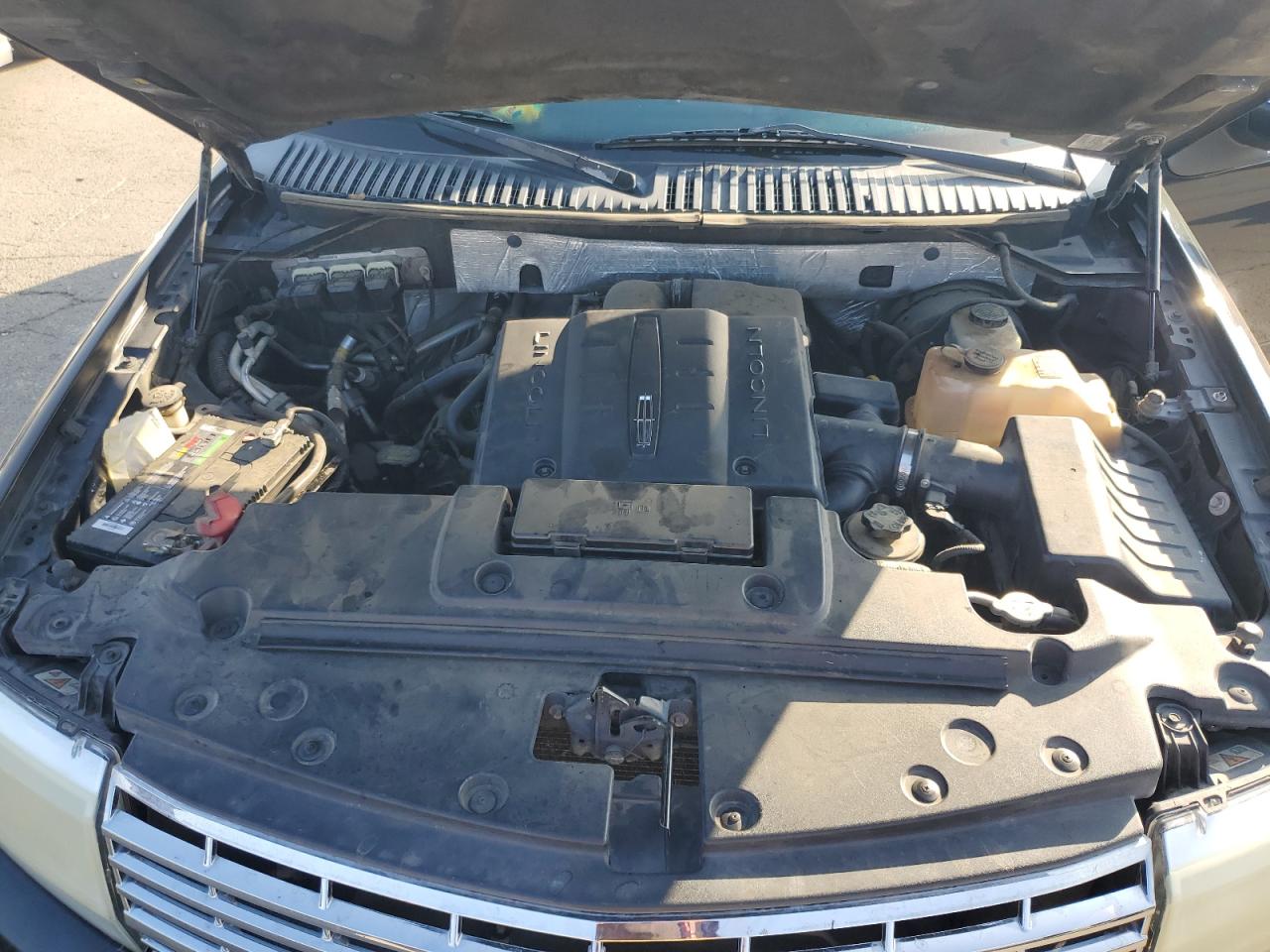 2011 Lincoln Navigator VIN: 5LMJJ2H50BEJ04838 Lot: 90688845