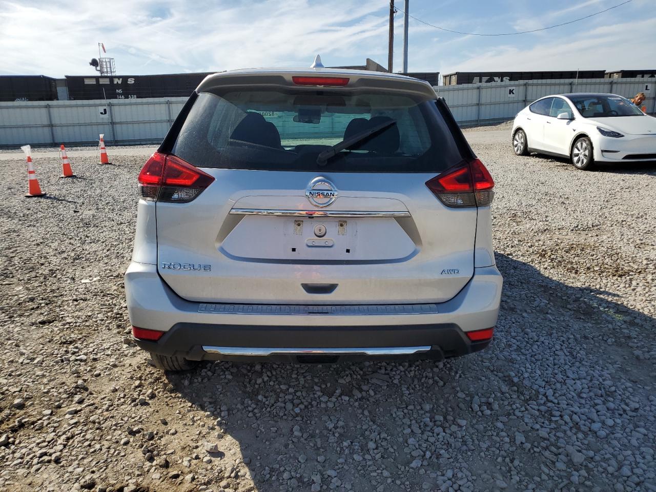 2018 Nissan Rogue S VIN: 5N1AT2MV9JC729767 Lot: 82005775