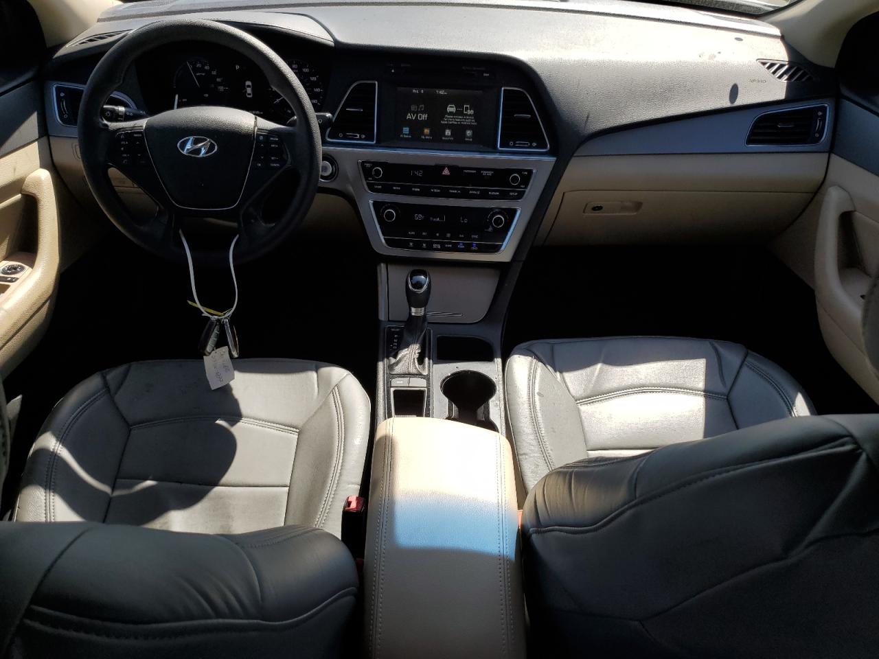 2017 Hyundai Sonata Hybrid VIN: KMHE24L10HA058350 Lot: 84970435