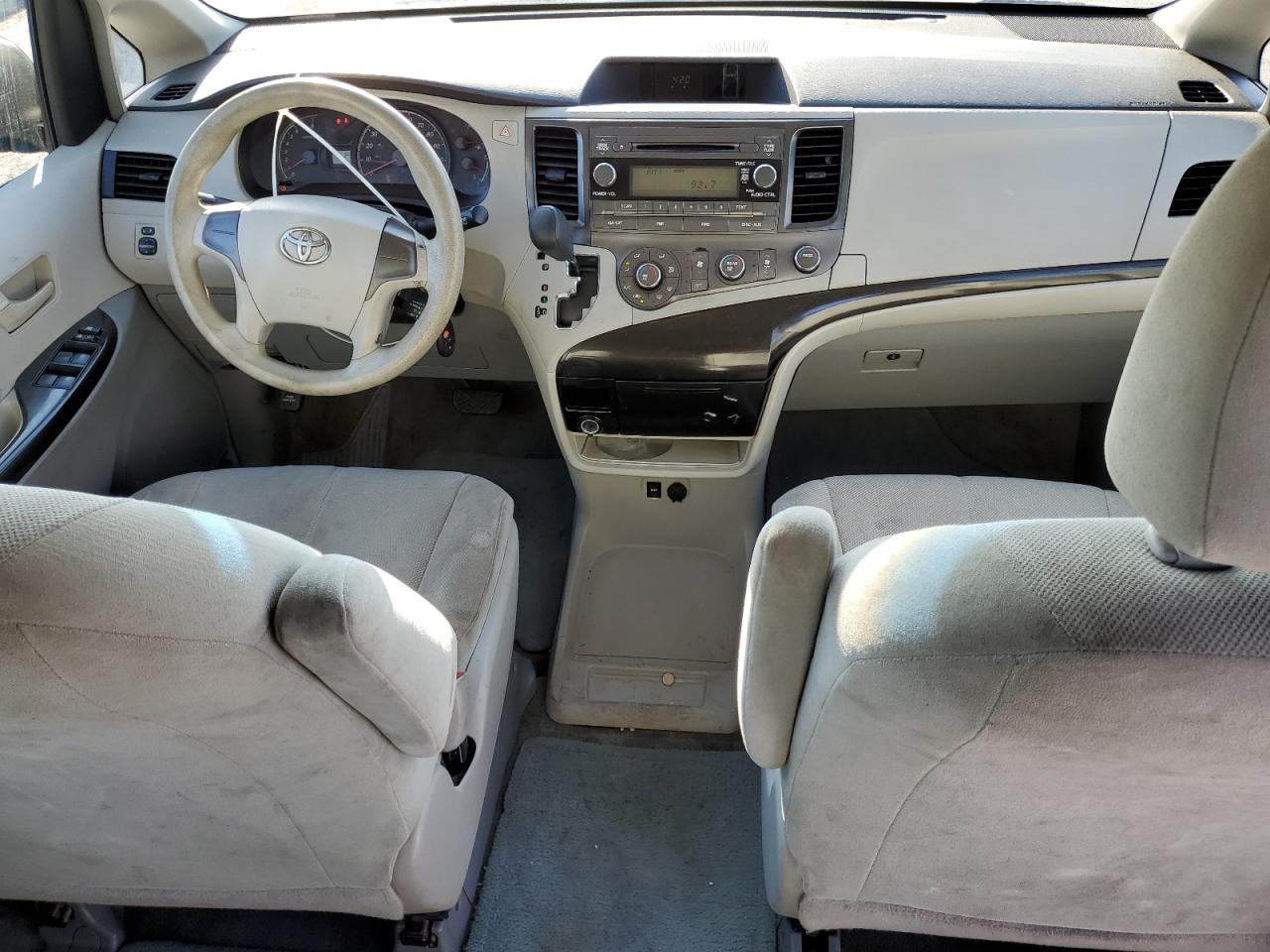 2012 Toyota Sienna Base VIN: 5TDKA3DC1CS012154 Lot: 84481115