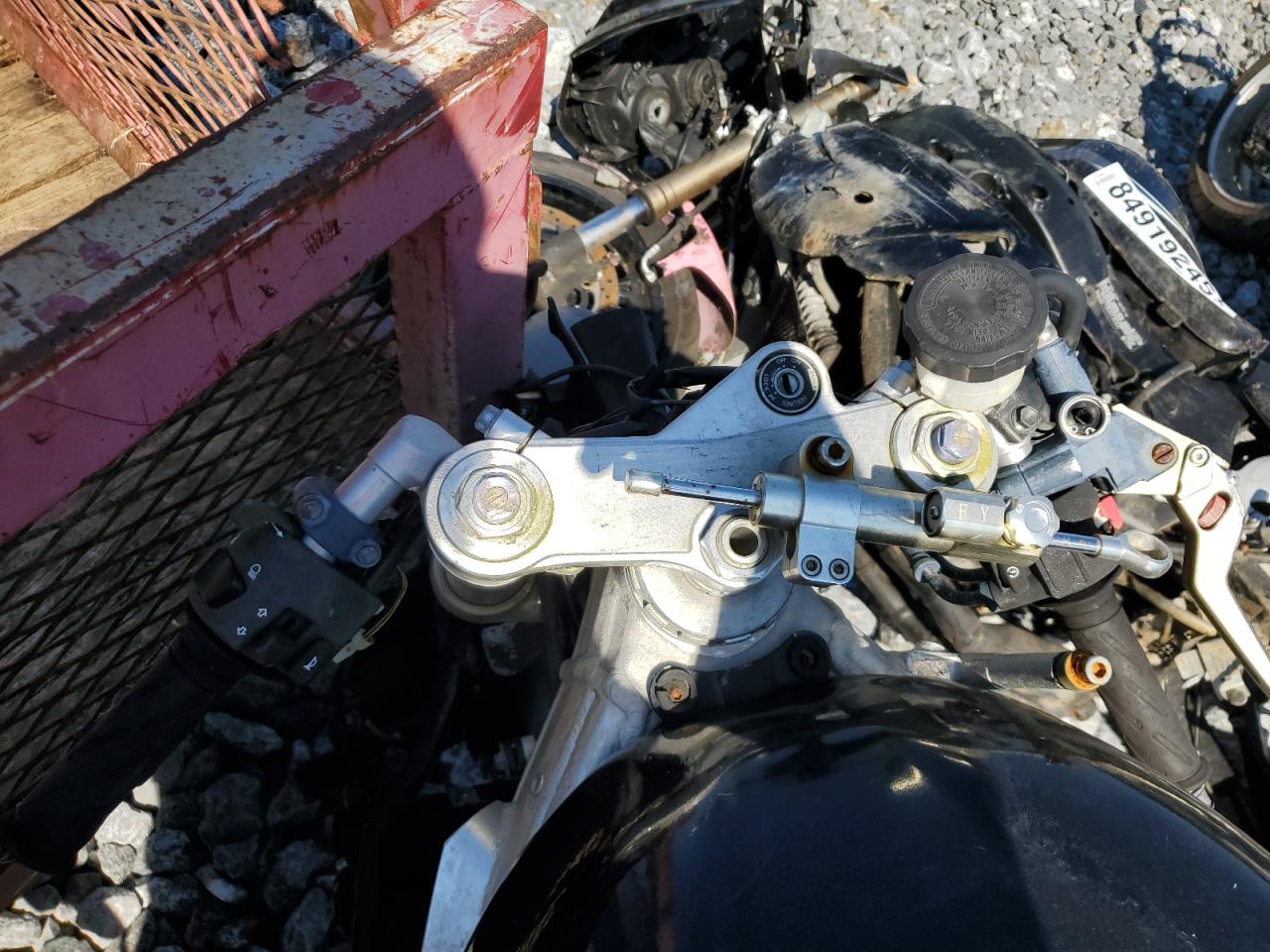 1999 Suzuki Tl1000 R VIN: JS1VT52AXX2100308 Lot: 84920785