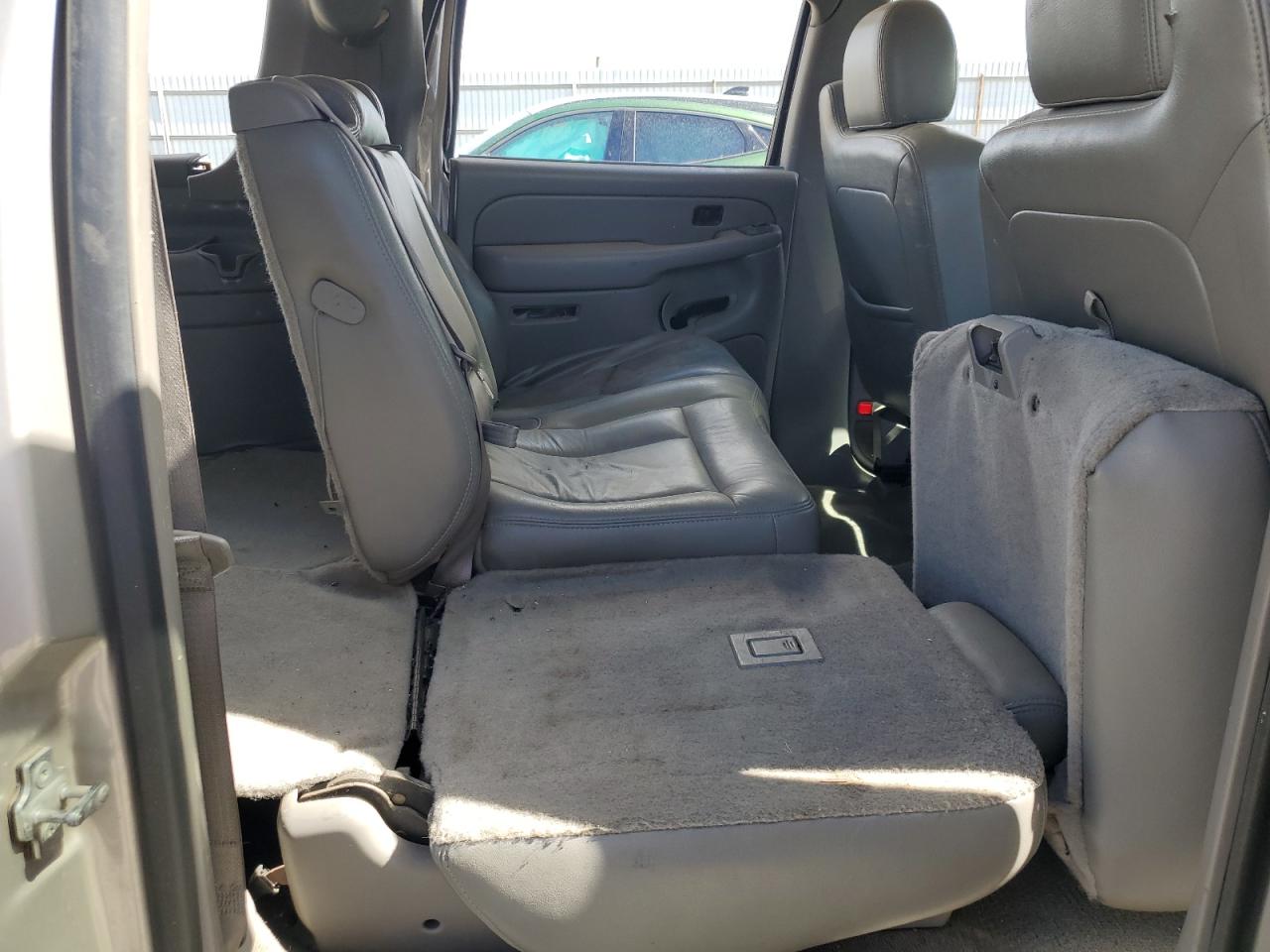 2005 Chevrolet Suburban C1500 VIN: 3GNEC16ZX5G110590 Lot: 85117775