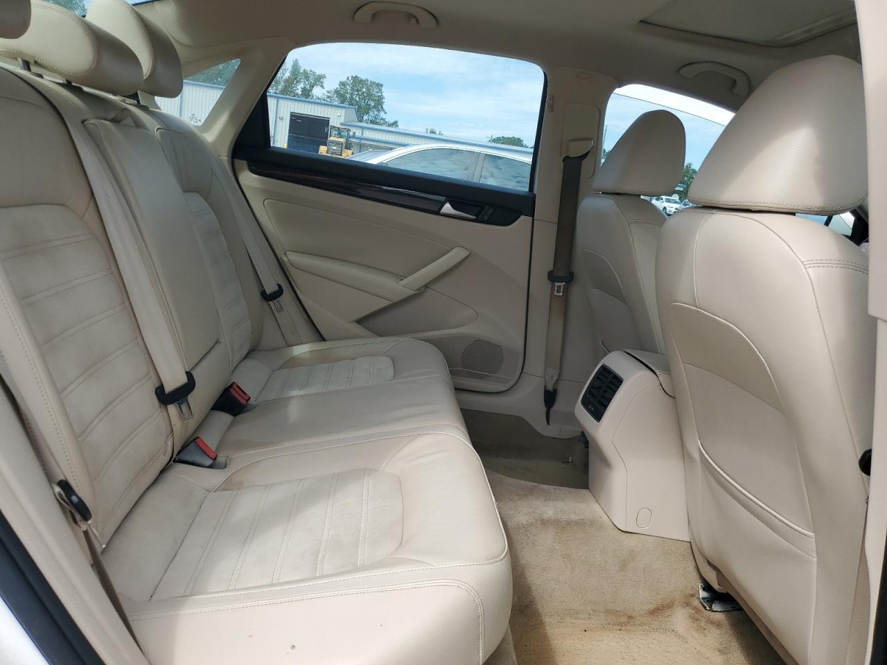 2014 Volkswagen Passat Sel VIN: 1VWCT7A30EC098892 Lot: 84794695