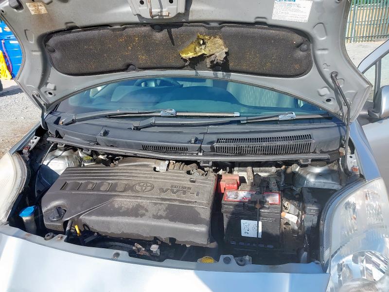 2010 TOYOTA YARIS TR V