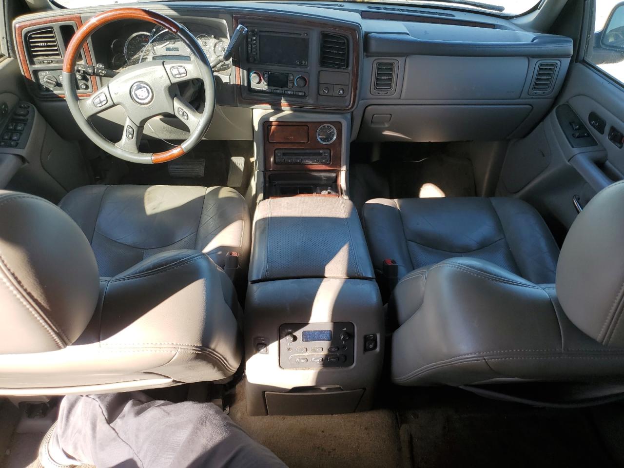 2005 Cadillac Escalade Luxury VIN: 1GYEK63N25R124438 Lot: 84993905