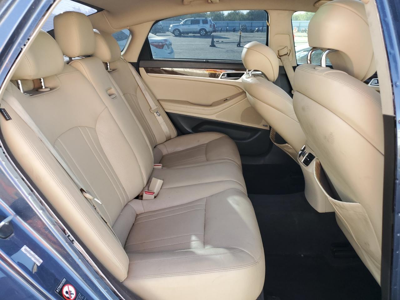 2015 Hyundai Genesis 3.8L VIN: KMHGN4JE7FU048397 Lot: 82250425