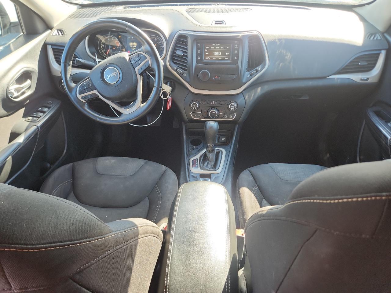 2016 Jeep Cherokee Latitude VIN: 1C4PJMCS4GW372335 Lot: 86886035