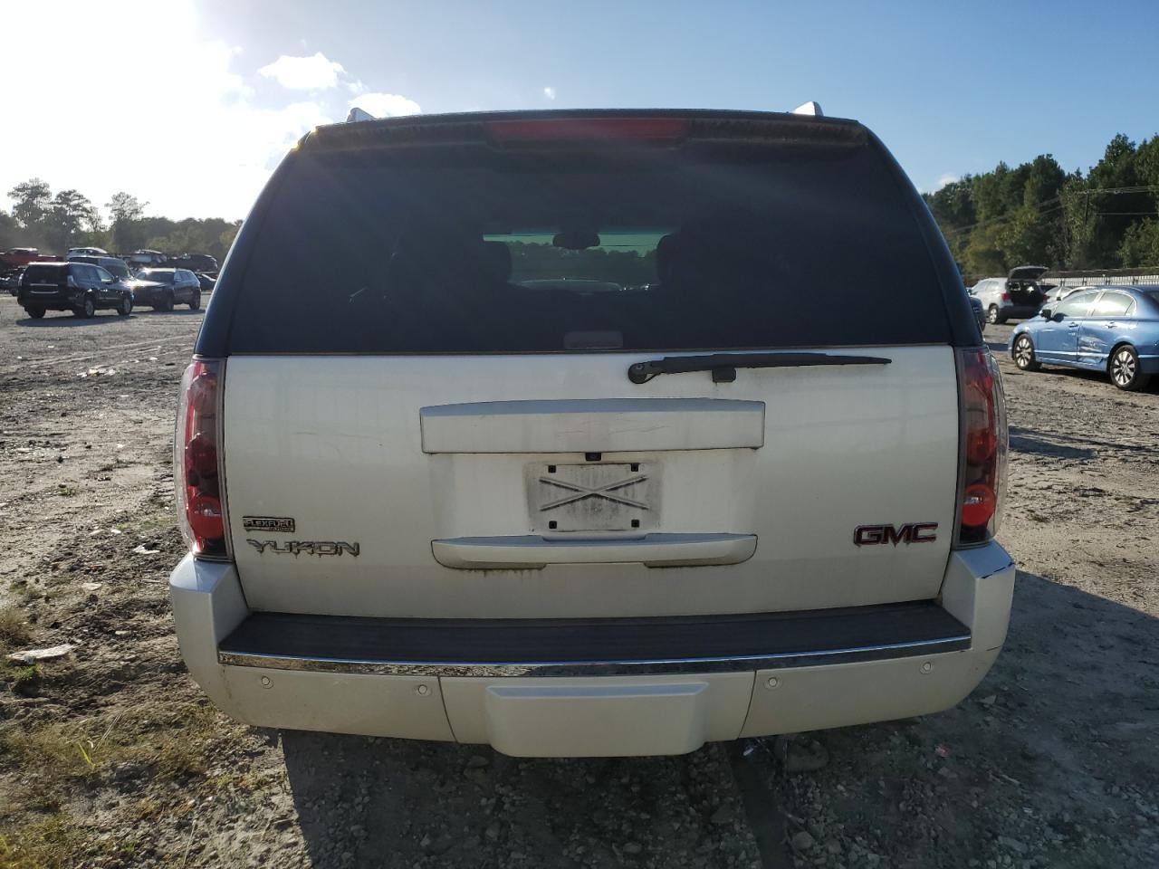 2011 GMC Yukon Denali VIN: 1GKS2EEF8BR316777 Lot: 82211855