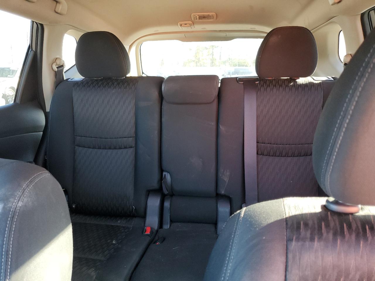 2017 Nissan Rogue S VIN: KNMAT2MV2HP606657 Lot: 85712665