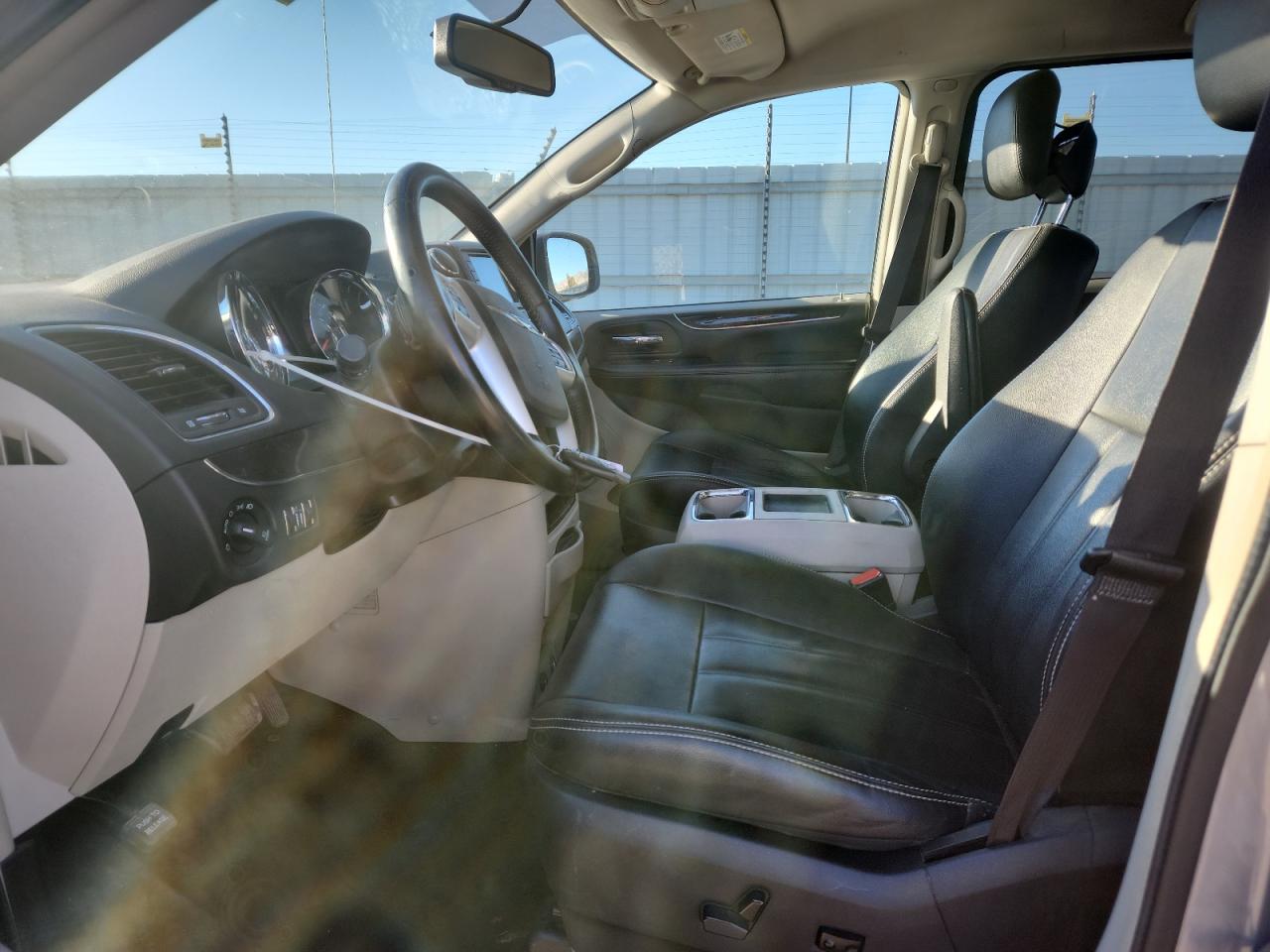 2016 Chrysler Town & Country Touring VIN: 2C4RC1BG2GR290109 Lot: 81924185