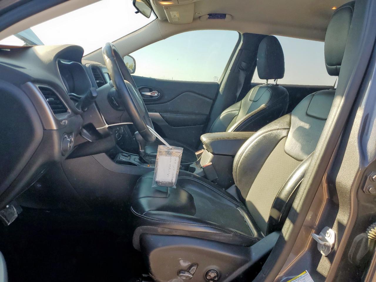 2019 Jeep Cherokee Latitude Plus VIN: 1C4PJLLB2KD357377 Lot: 85850365