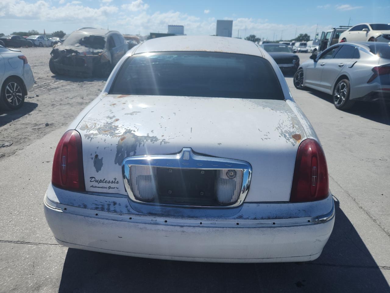 1999 Lincoln Town Car Signature VIN: 1LNHM82W1XY636599 Lot: 87484665