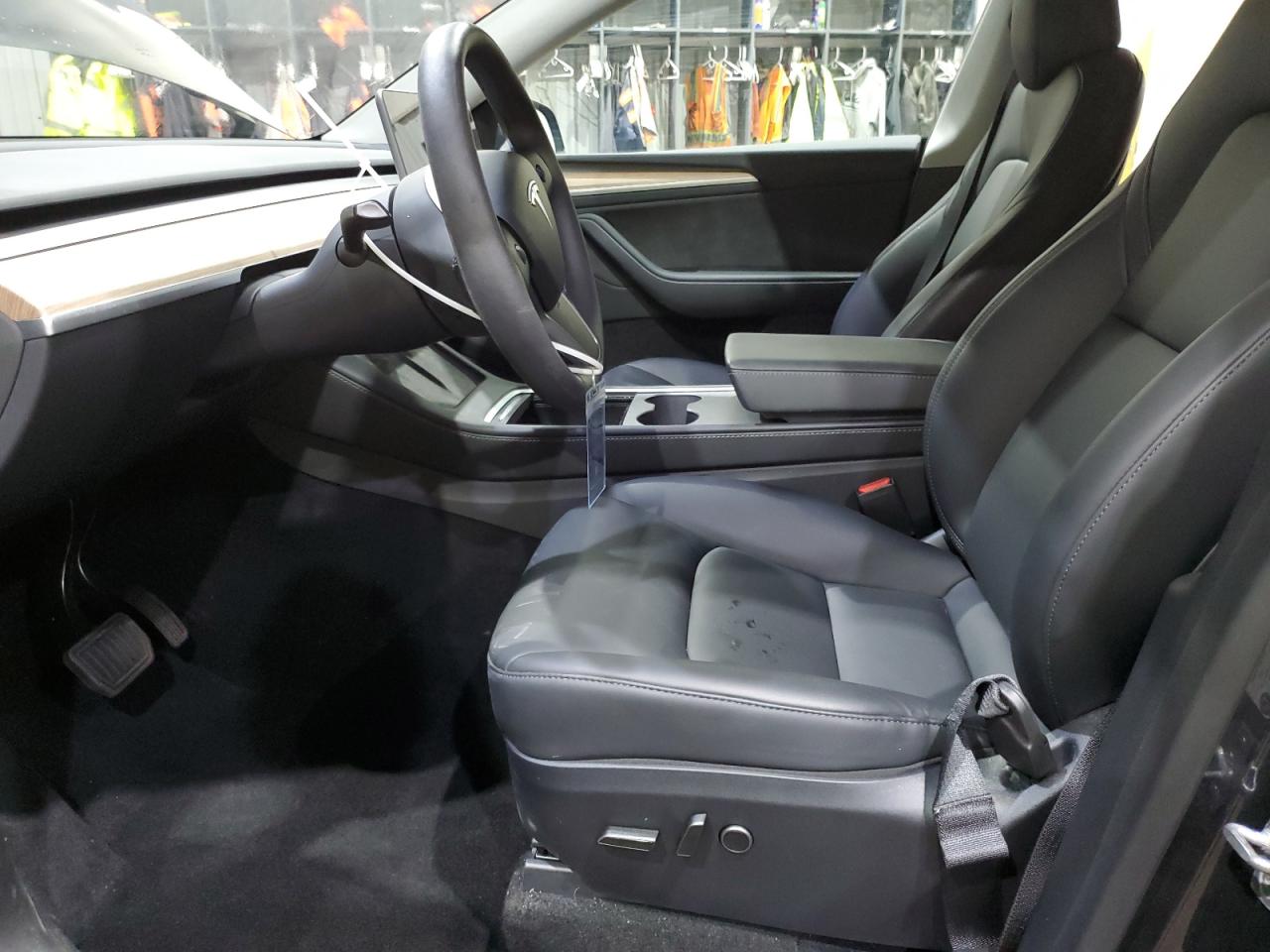 2025 Tesla Model Y VIN: 7SAYGDEE3SA357297 Lot: 85738535