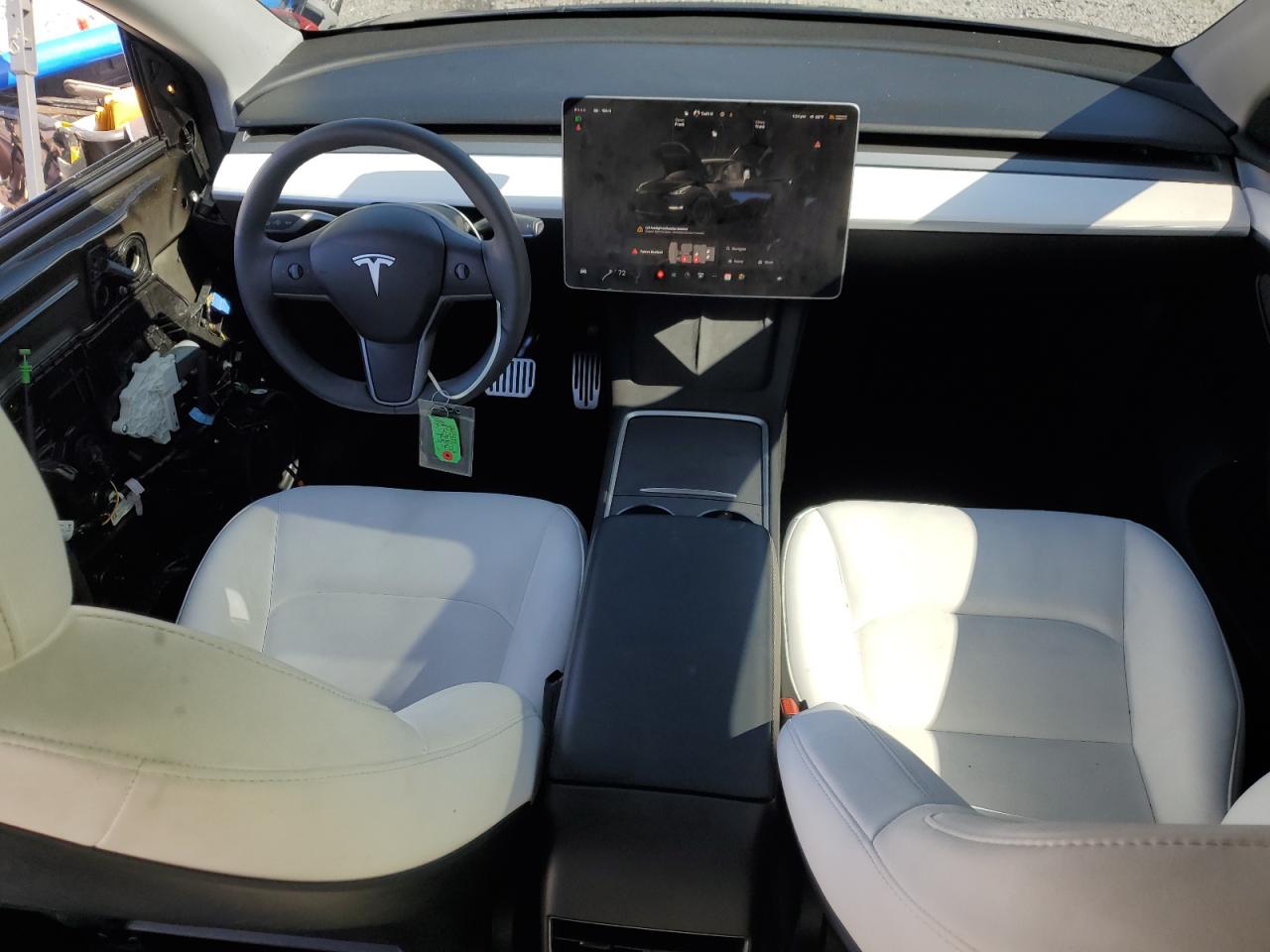 2024 Tesla Model Y VIN: 7SAYGAEE4RF982772 Lot: 85946255