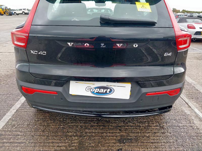 2025 VOLVO XC40 2.0 B4P PLUS DARK 5DR AUTO