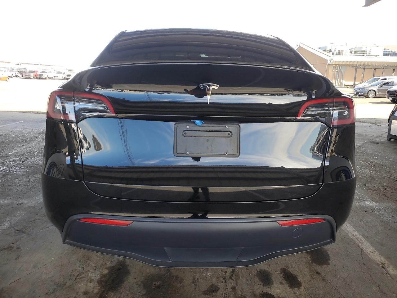 2024 Tesla Model Y VIN: 7SAYGDED5RF126907 Lot: 89912865