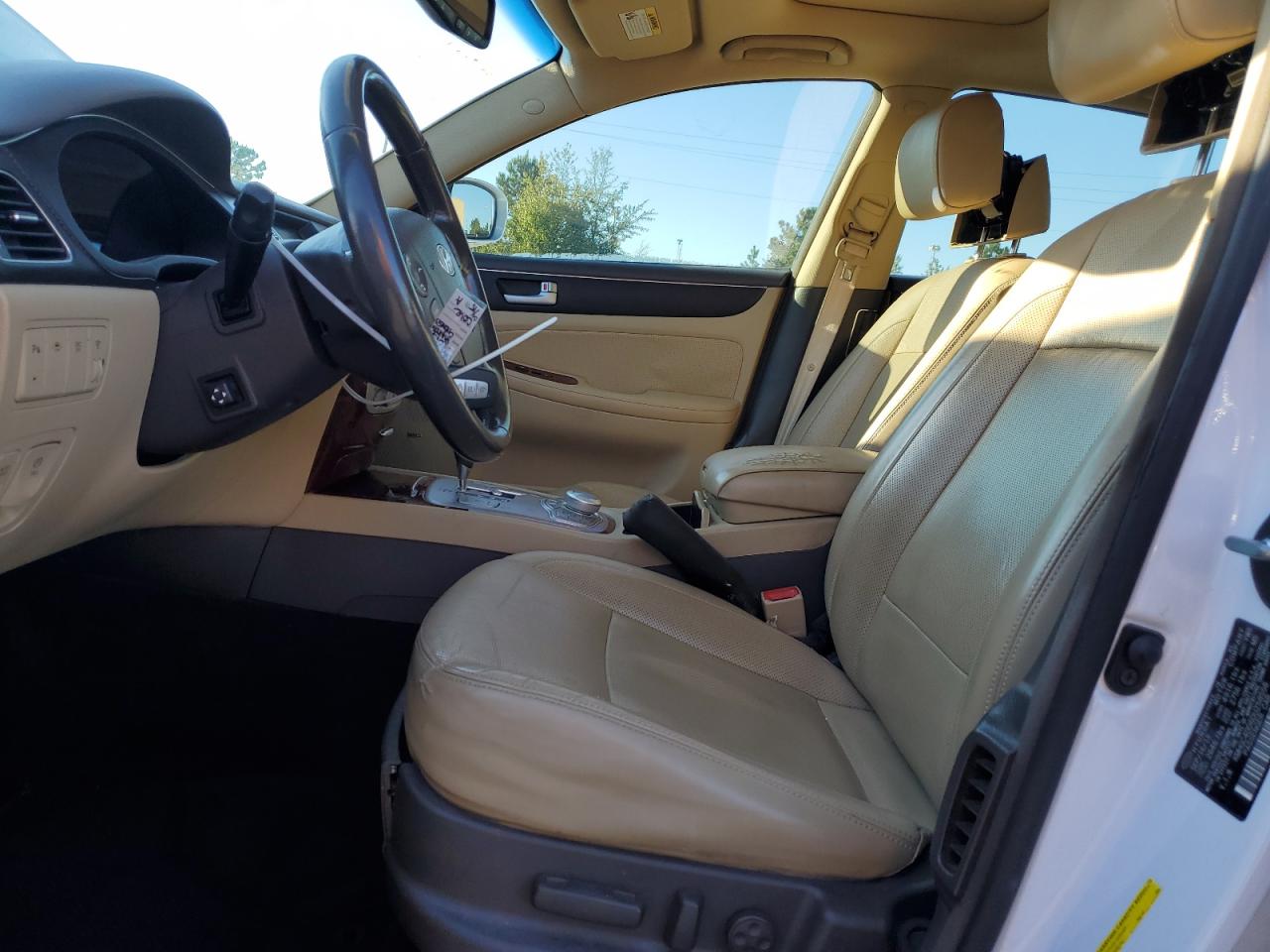 2013 Hyundai Genesis 3.8L VIN: KMHGC4DD6DU258558 Lot: 82549545