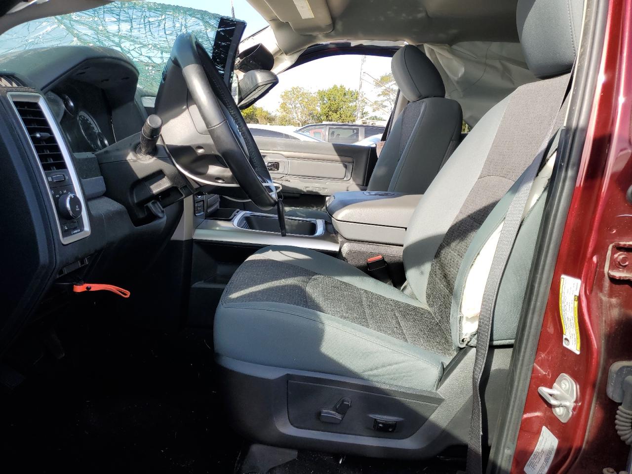 2017 Ram 1500 Slt VIN: 3C6RR7LT4HG549307 Lot: 82699055