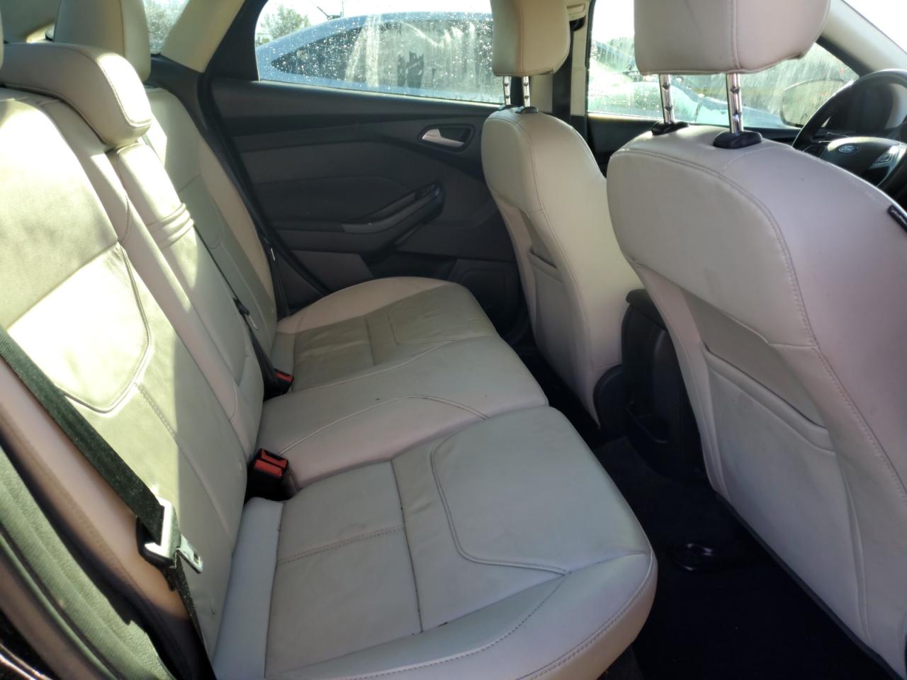 2016 Ford Focus Titanium VIN: 1FADP3J21GL245807 Lot: 85719655