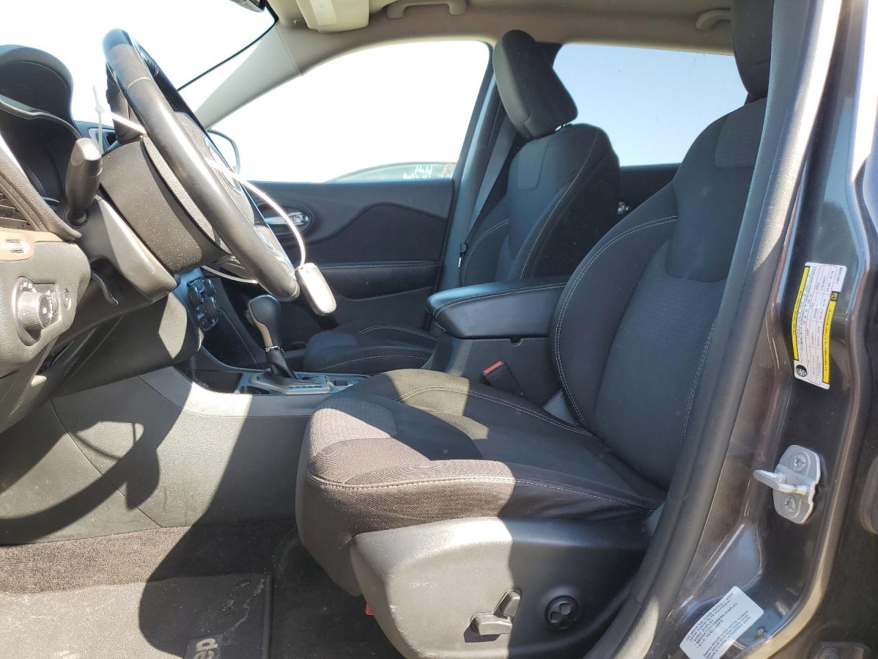 2015 Jeep Cherokee Latitude VIN: 1C4PJLCB9FW579280 Lot: 81972895