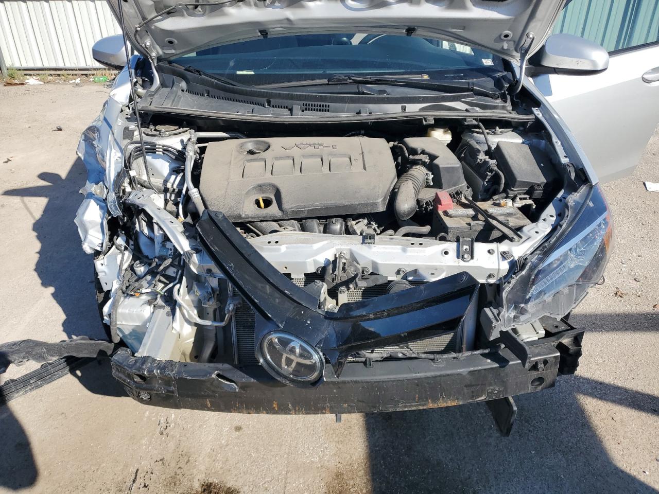 2018 Toyota Corolla L VIN: 5YFBURHE5JP833060 Lot: 85713845