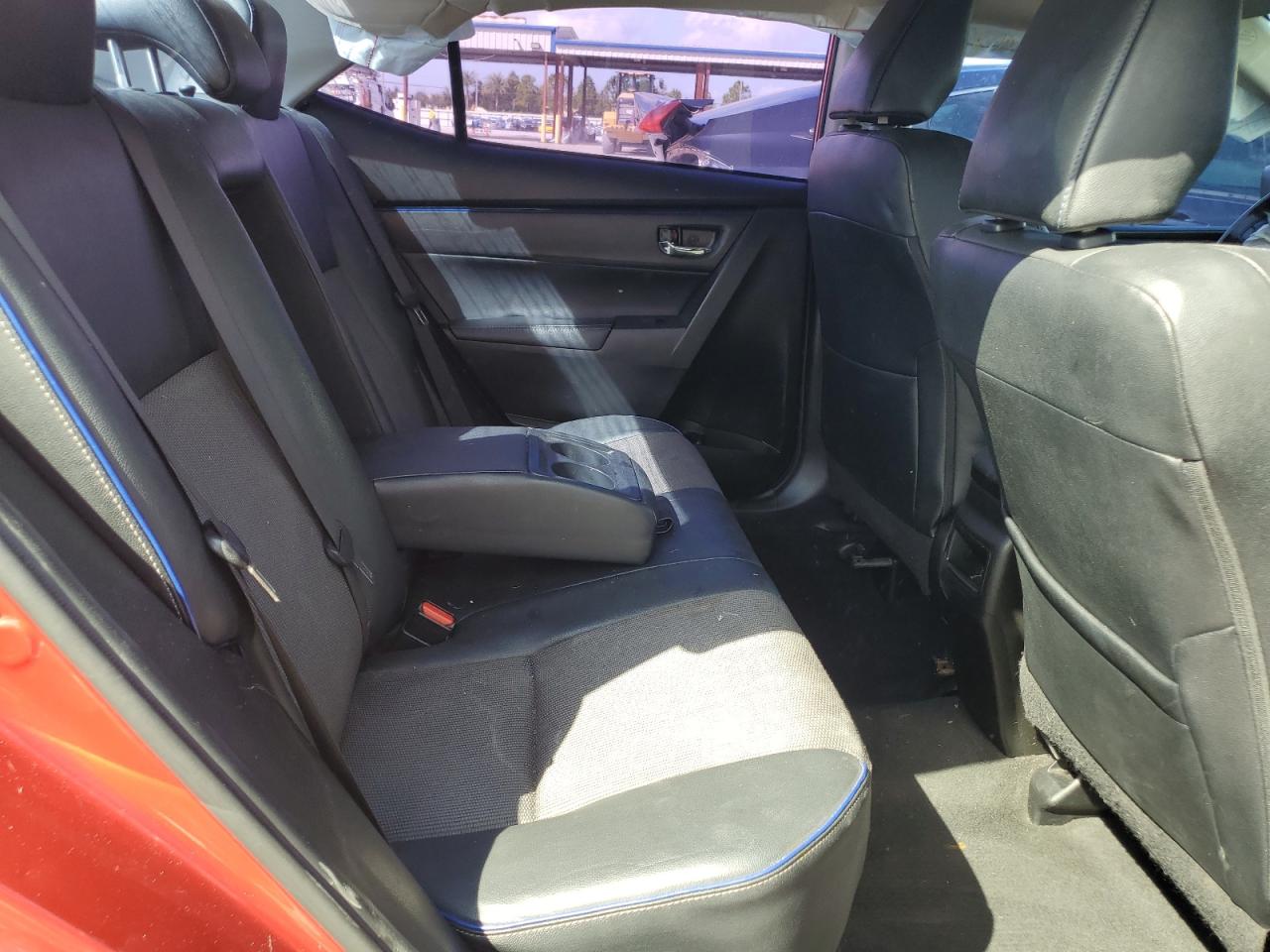 2018 Toyota Corolla L VIN: 5YFBURHE7JP802005 Lot: 82254255