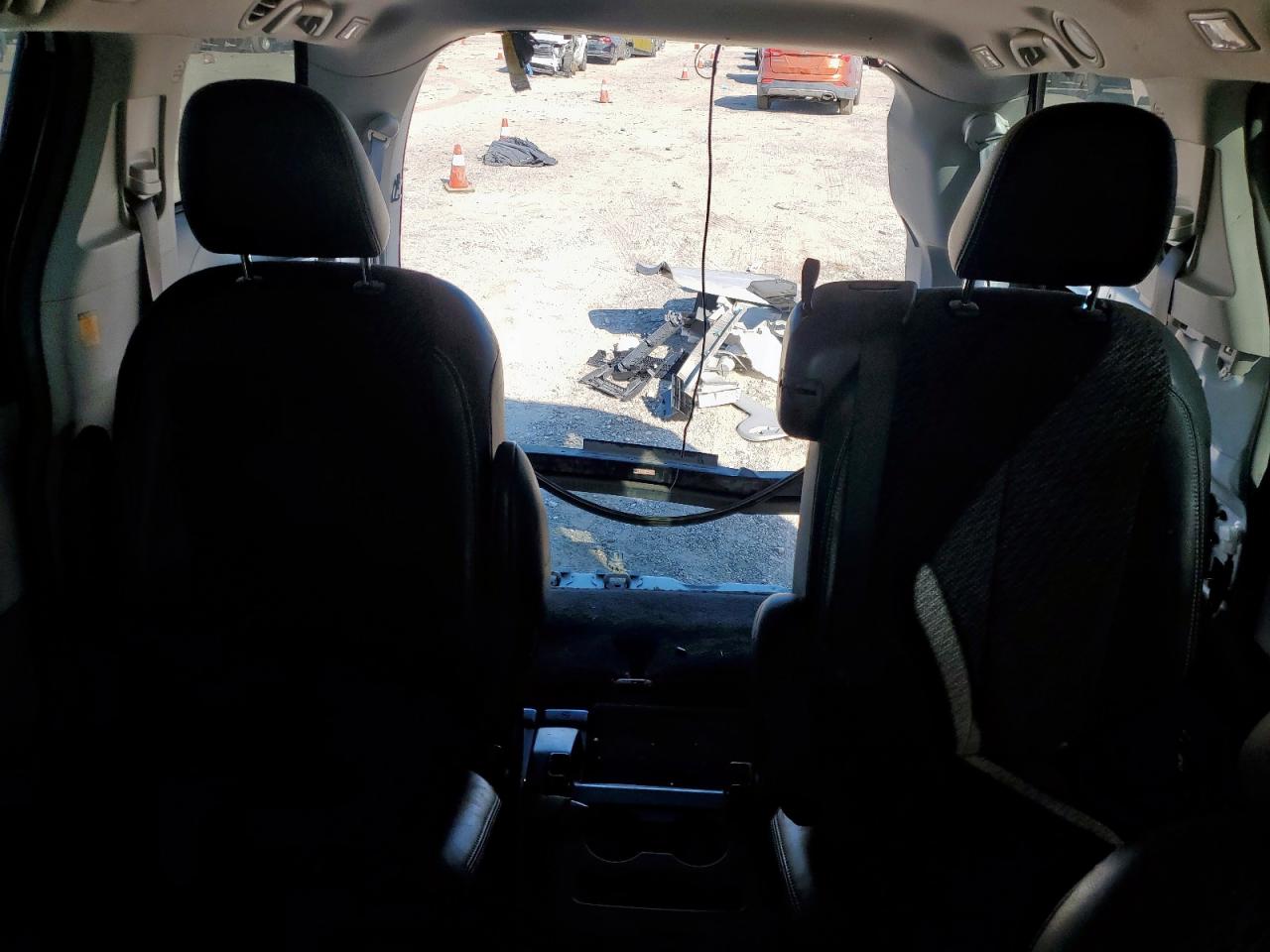 2011 Toyota Sienna Sport VIN: 5TDXK3DC3BS035520 Lot: 85161585