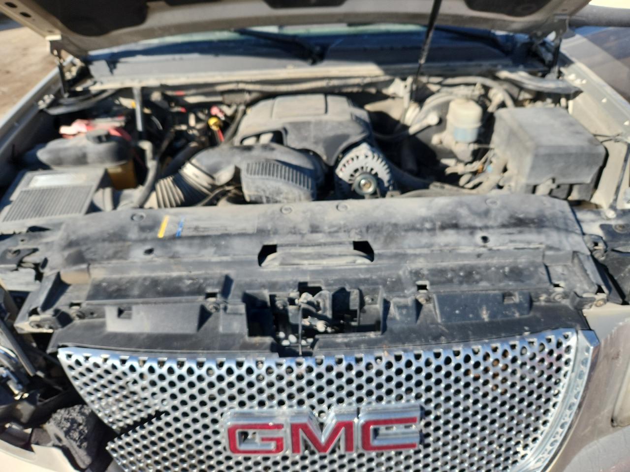 2008 GMC Yukon VIN: 1GKFC13J98R137106 Lot: 90734555