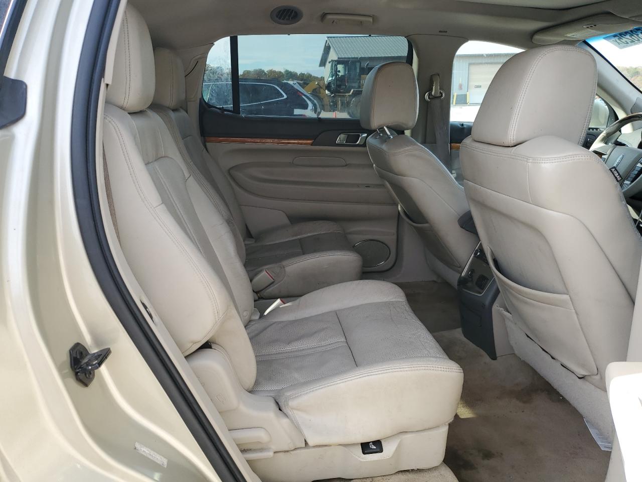 2010 Lincoln Mkt VIN: 2LMHJ5FR8ABJ10748 Lot: 90253625