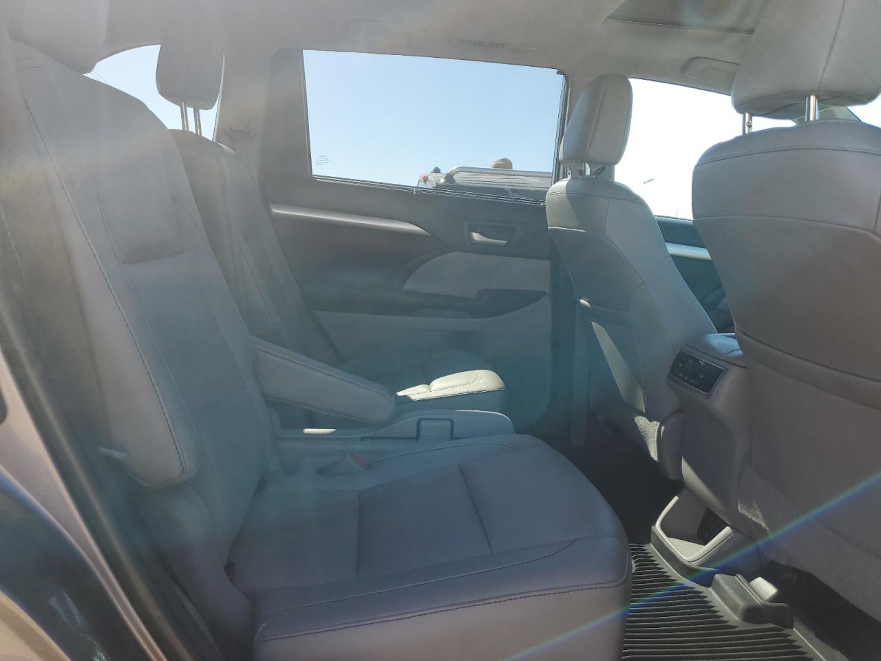 2018 Toyota Highlander Se VIN: 5TDJZRFH7JS559295 Lot: 85203195